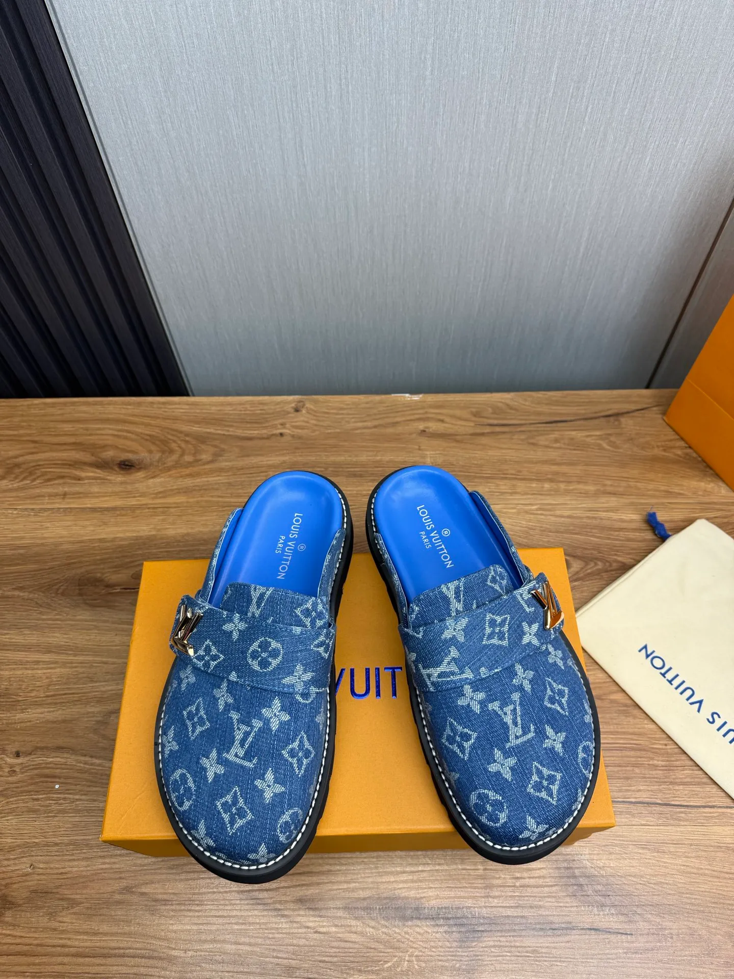 Men's shoes 💰420💰 Lv. hot selling men's slippers 🔥 🩴Official website one to one production 38-45 sizes 45 46 🉑️Customized!